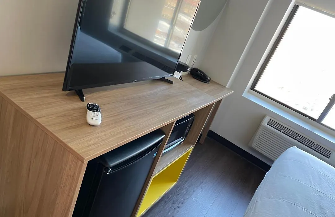 Days Inn & Suites By Wyndham Jamaica Jfk Airport-1